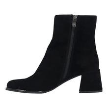 Pavella - Black Suede