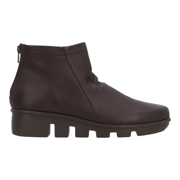 Hadriat - Chocolate Leather
