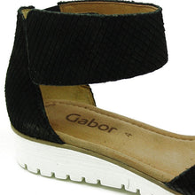 G64570 - Black