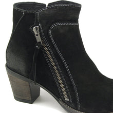 Dillie Black Suede