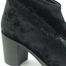 Finley Black Velvet