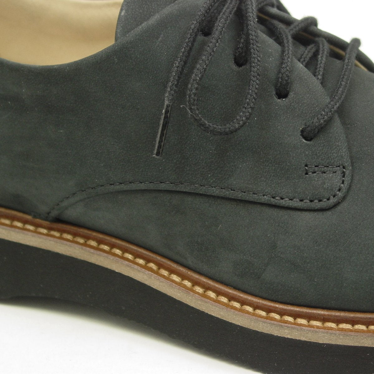 sunder beach black nubuck