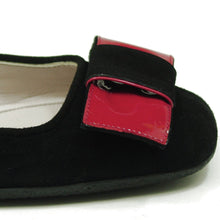 Gaze Black Red