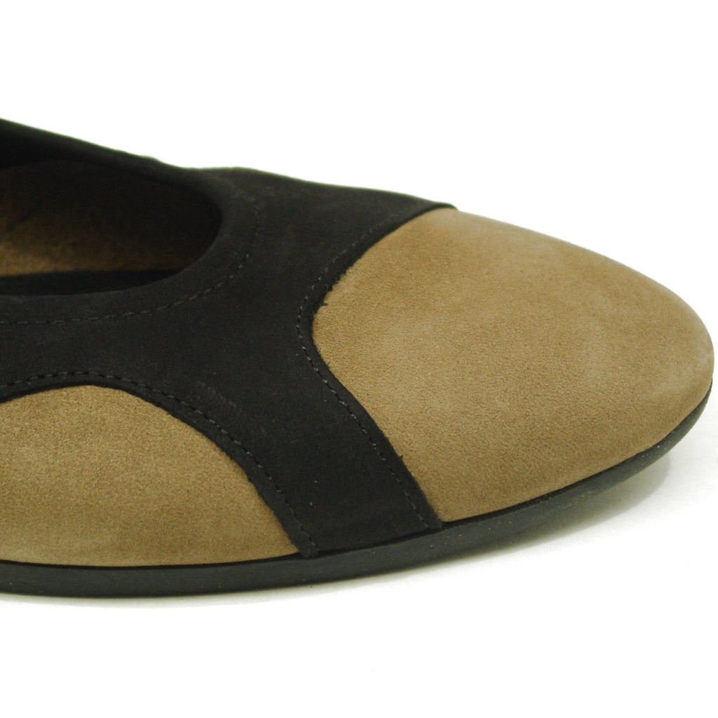 Onally Sand Noir – E.G.Geller