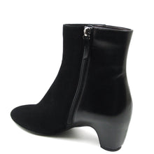 P1373 Black